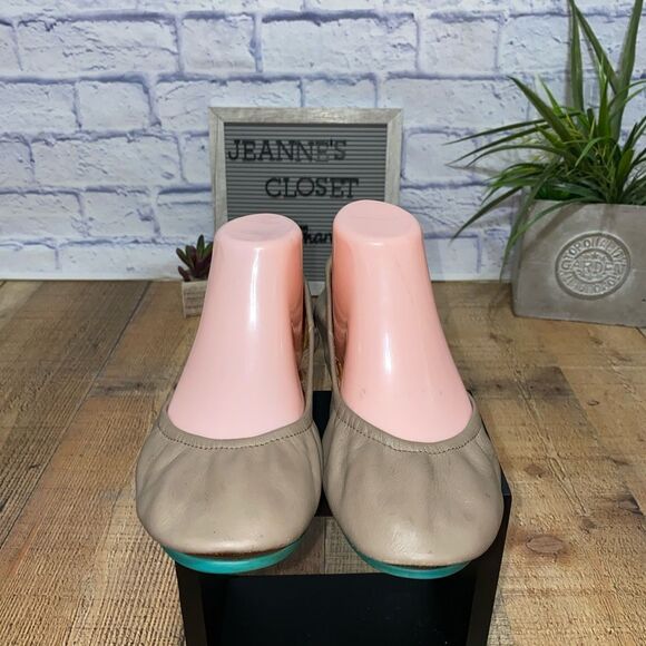 Tieks by Gavrieli Beige Ballet Flats Size 8 Foldabale Leather - Picture 2 of 10
